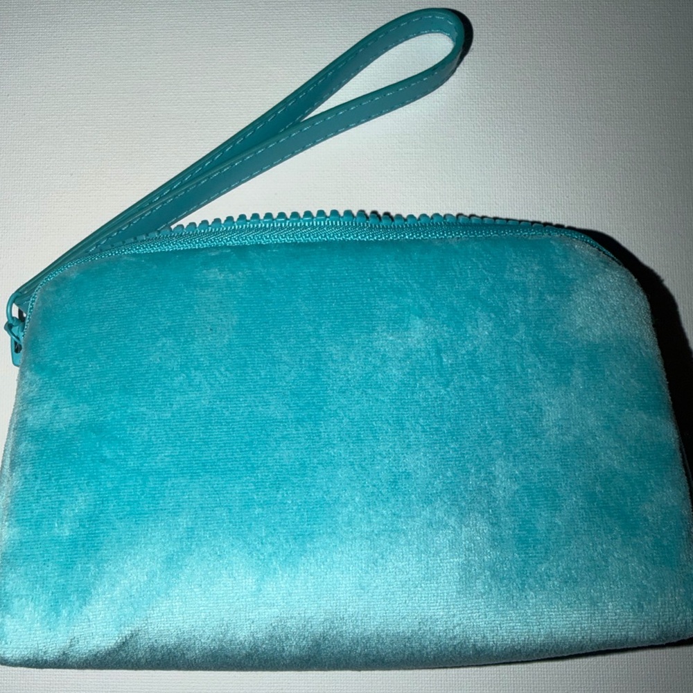 New Dolce and Gabbana Small Turquoise Velvet Pouch! Safe inside for sunnies! - Picture 5 of 13